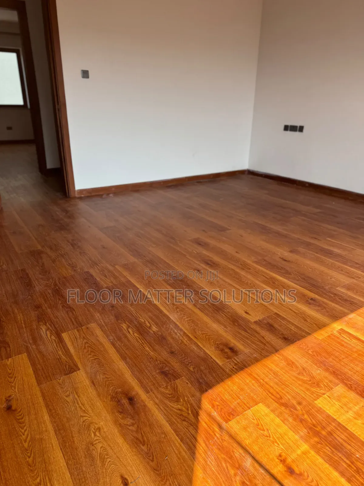 SPC Flooring (Royal Mahogany)