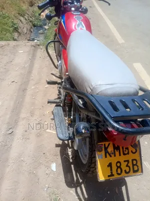 Bajaj Boxer 125 2025 Red