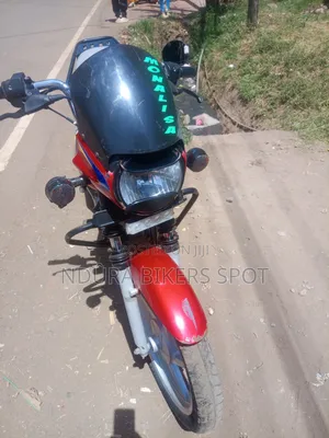 Bajaj Boxer 125 2025 Red