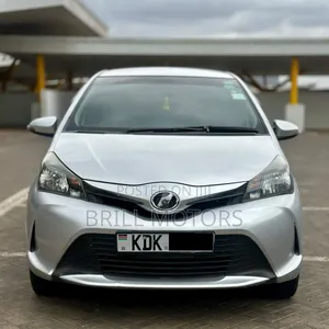 Toyota Vitz 2015 Silver