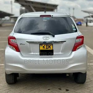 Toyota Vitz 2015 Silver