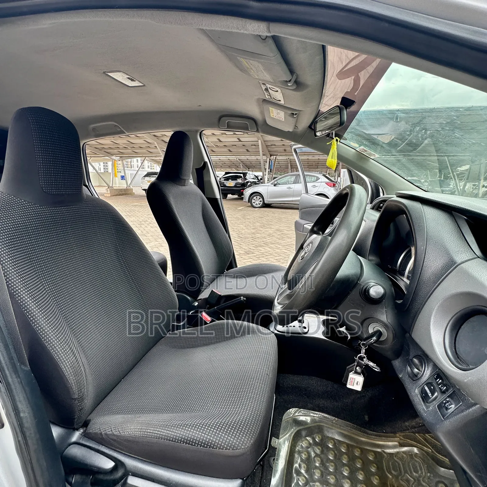 Toyota Vitz 2015 Silver