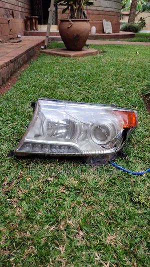 2016 Toyota Land Cruiser LC300 Headlights Rear Lights