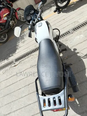 Bajaj Boxer 150 UG 2022 White