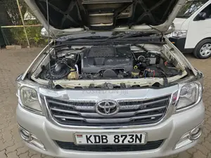 Toyota Hilux 2013 Silver