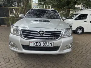 Toyota Hilux 2013 Silver