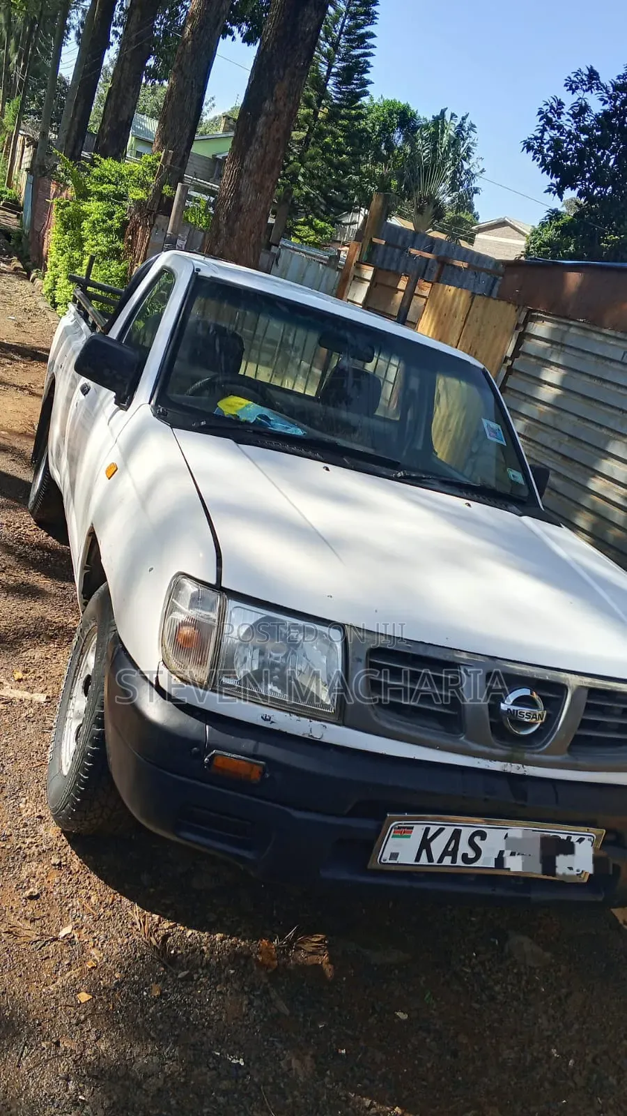 Nissan Hardbody 2005 White