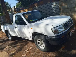 Nissan Hardbody 2005 White