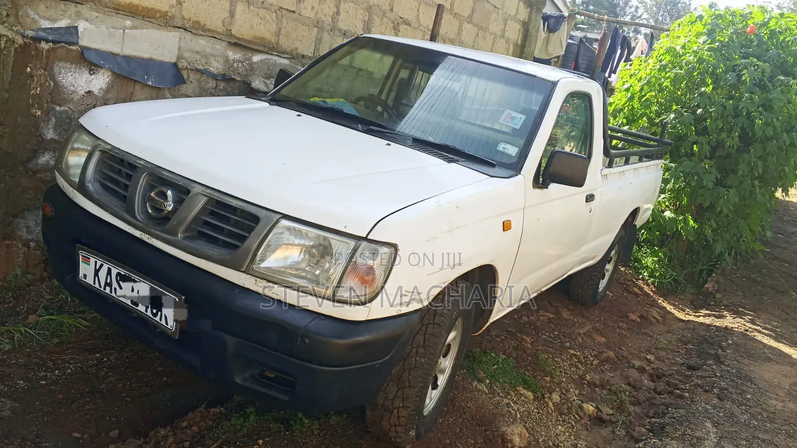 Nissan Hardbody 2005 White