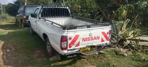 Nissan Hardbody 2005 White