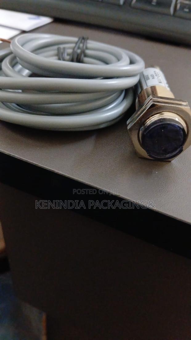 CDD-11N Cylindrical Photoelectric Sensor – M18, Pre-Wired Type - main view