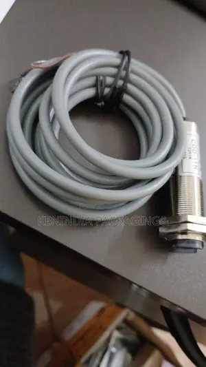 CDD-11N Cylindrical Photoelectric Sensor – M18, Pre-Wired Type