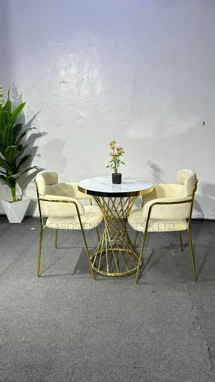 Morden Round Table With Two Chairs