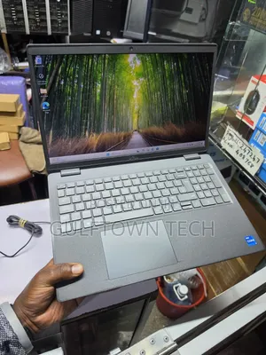 Laptop Dell Inspiron 15 3520 8GB Intel Core i7 SSD 256GB