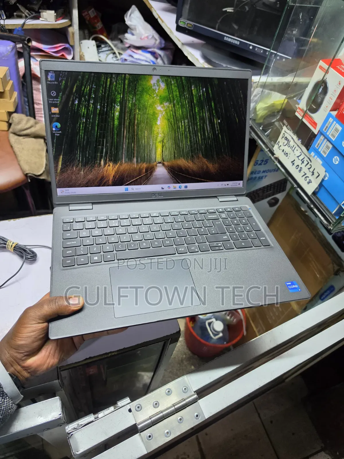 Laptop Dell Inspiron 15 3520 8GB Intel Core i7 SSD 256GB