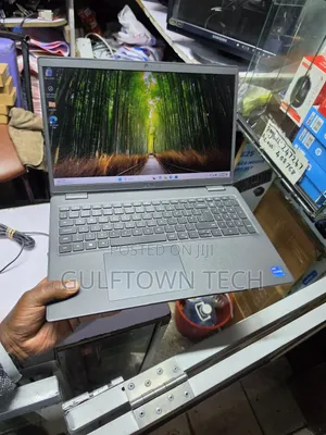 Laptop Dell Inspiron 15 3520 8GB Intel Core i7 SSD 256GB