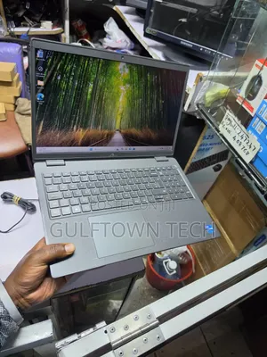 Laptop Dell Inspiron 15 3520 8GB Intel Core i7 SSD 256GB