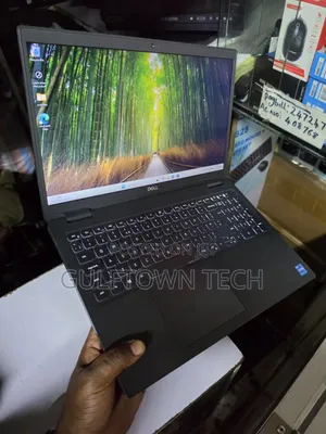 Laptop Dell Inspiron 15 3520 8GB Intel Core i7 SSD 256GB