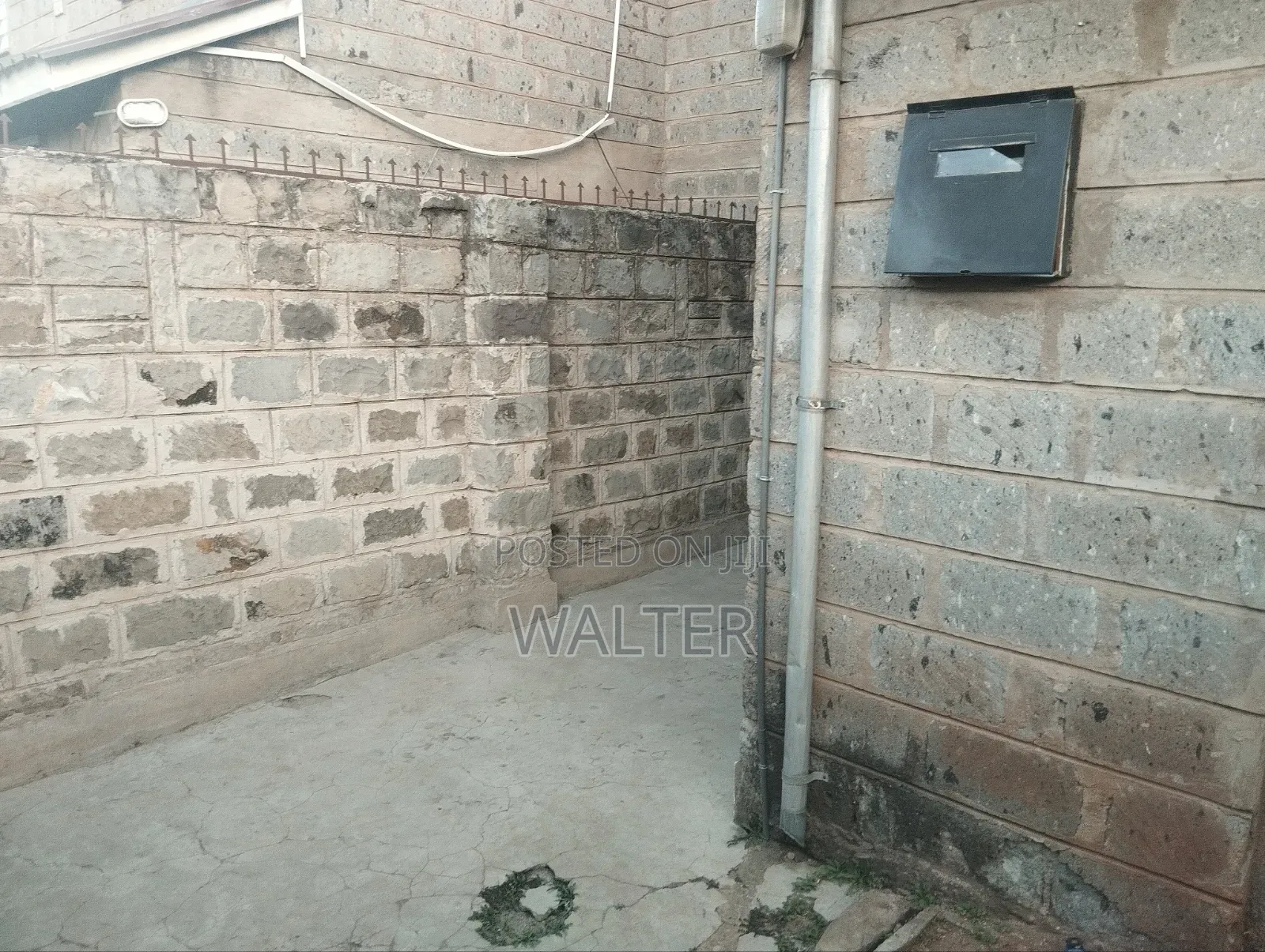 3bdrm Maisonette in Zion Court, Komarock for sale