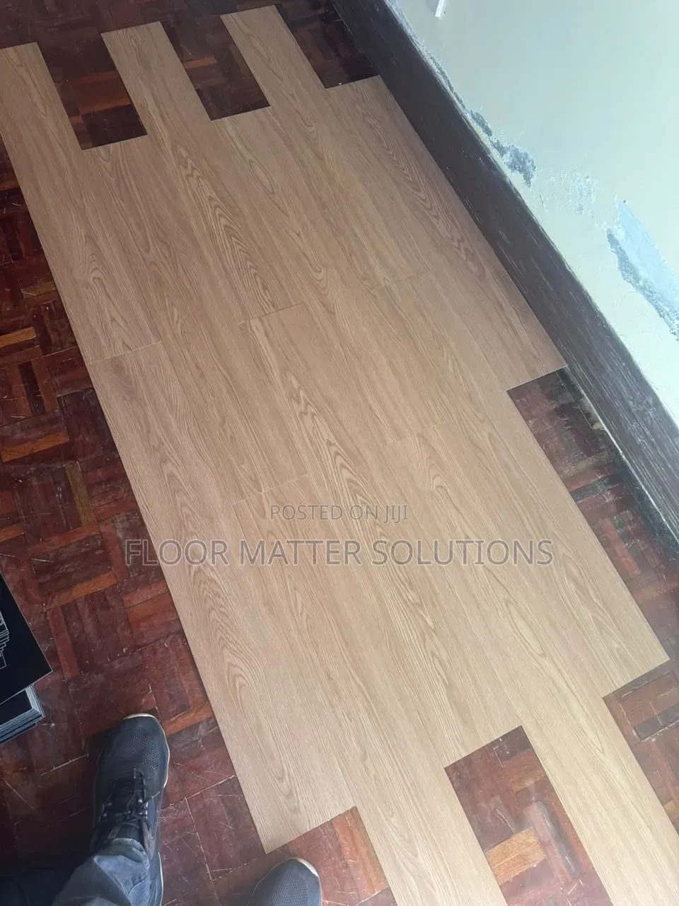 Luxury Vinyl Tile (BROWN)