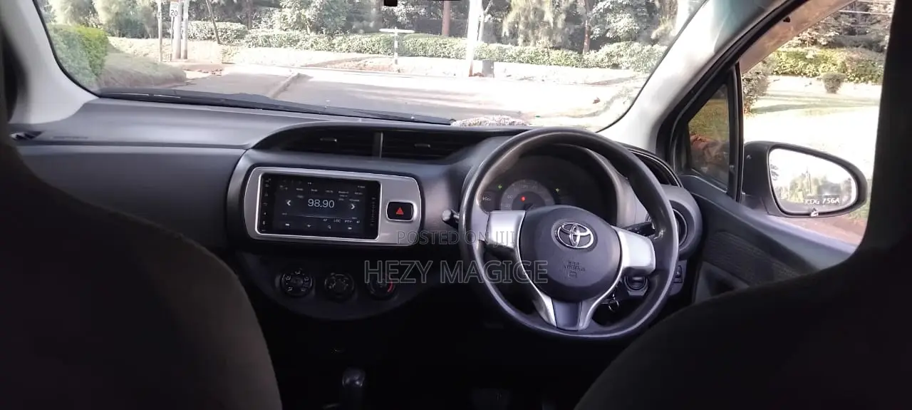 Toyota Vitz 2014 White