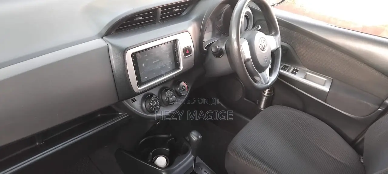 Toyota Vitz 2014 White