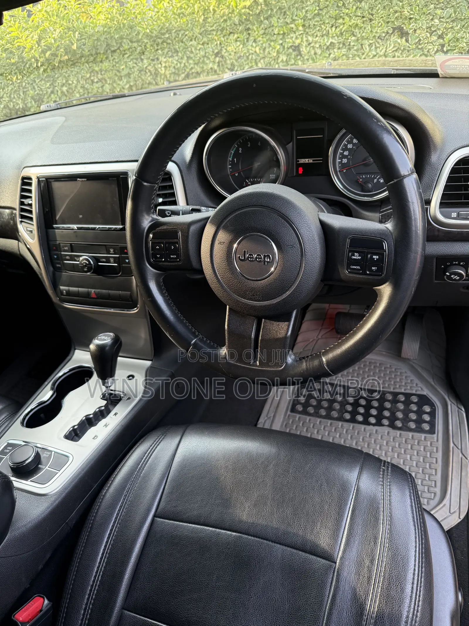 Jeep Grand Cherokee Laredo 4x4 2011 Black