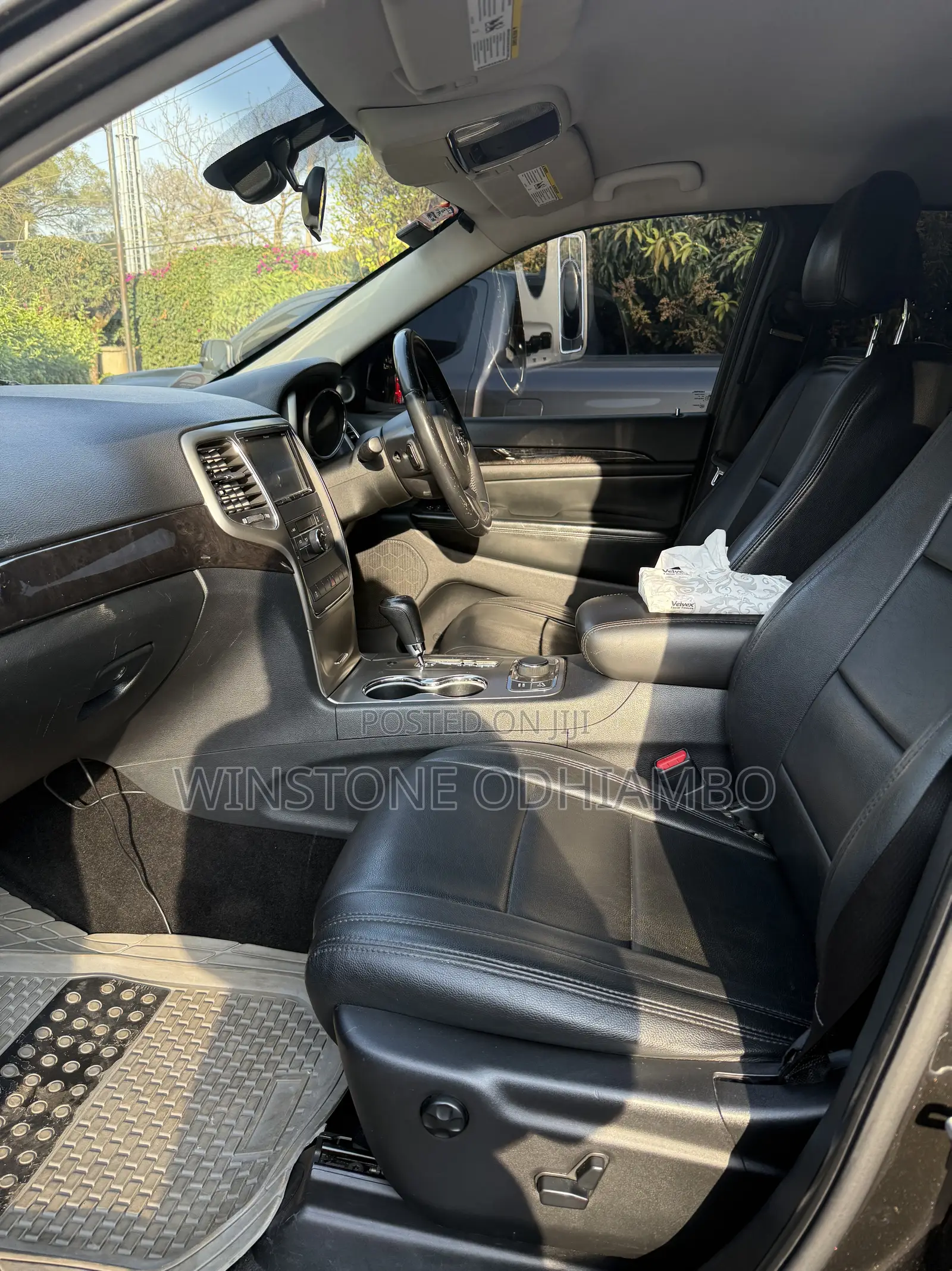 Jeep Grand Cherokee Laredo 4x4 2011 Black