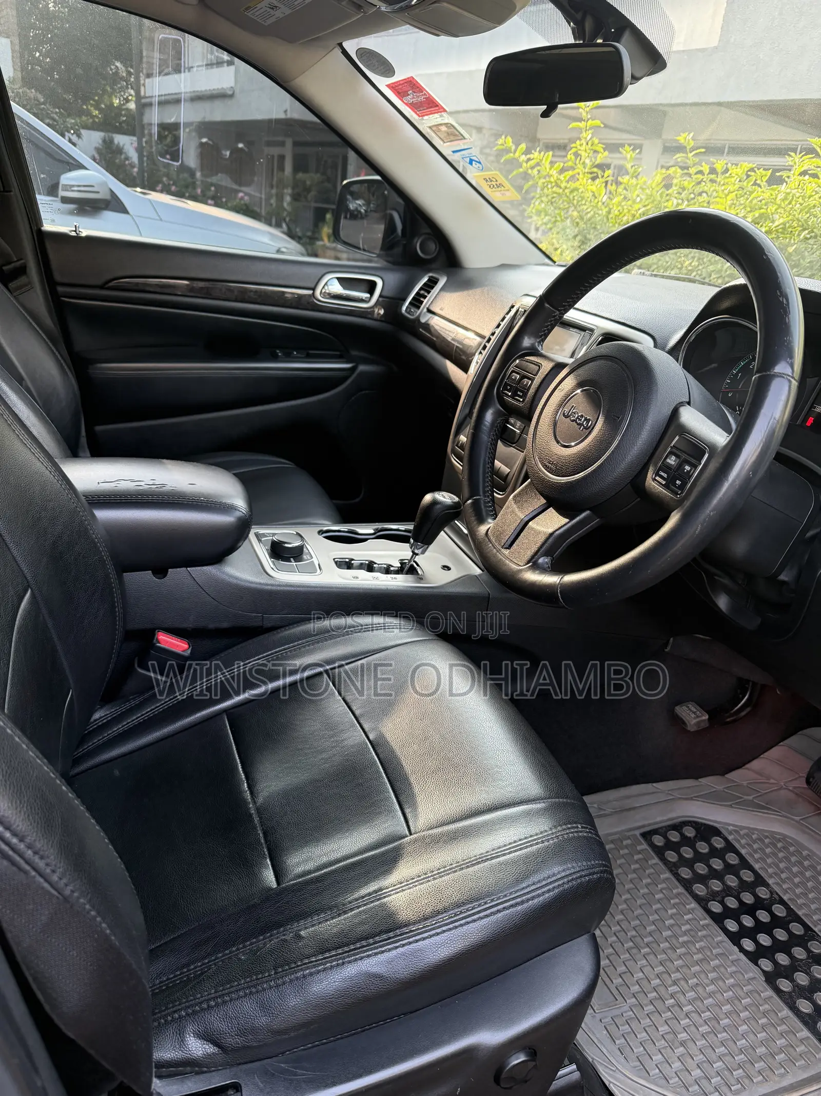 Jeep Grand Cherokee Laredo 4x4 2011 Black