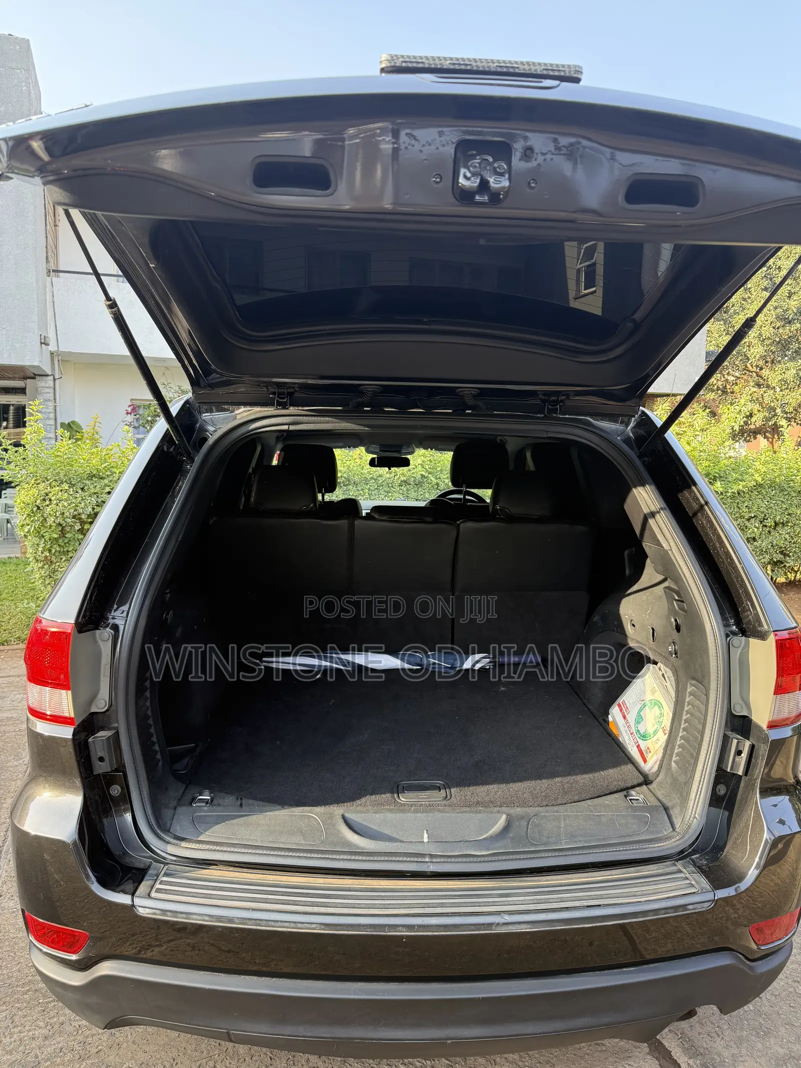 Jeep Grand Cherokee Laredo 4x4 2011 Black