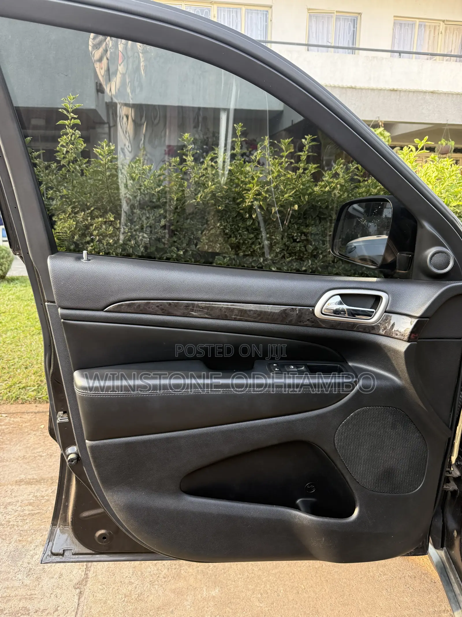 Jeep Grand Cherokee Laredo 4x4 2011 Black