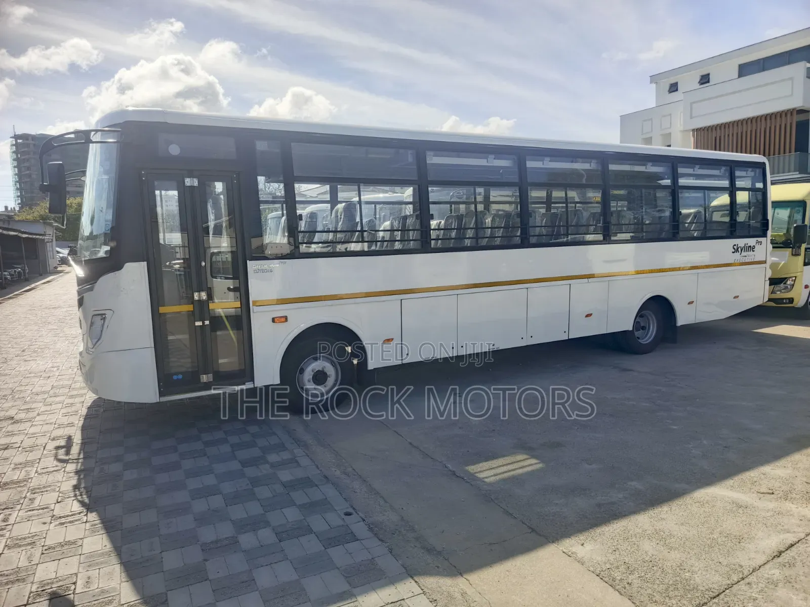 Eicher Skyline Pro 3011 L 2026 White