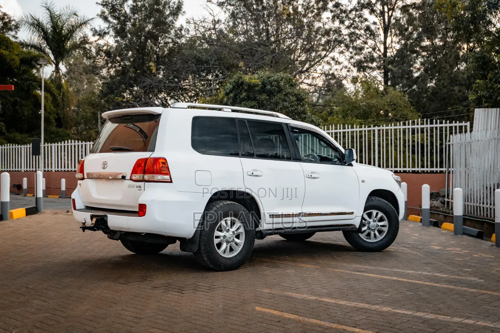 Toyota Land Cruiser 100 4.7 Executive 2008 White
