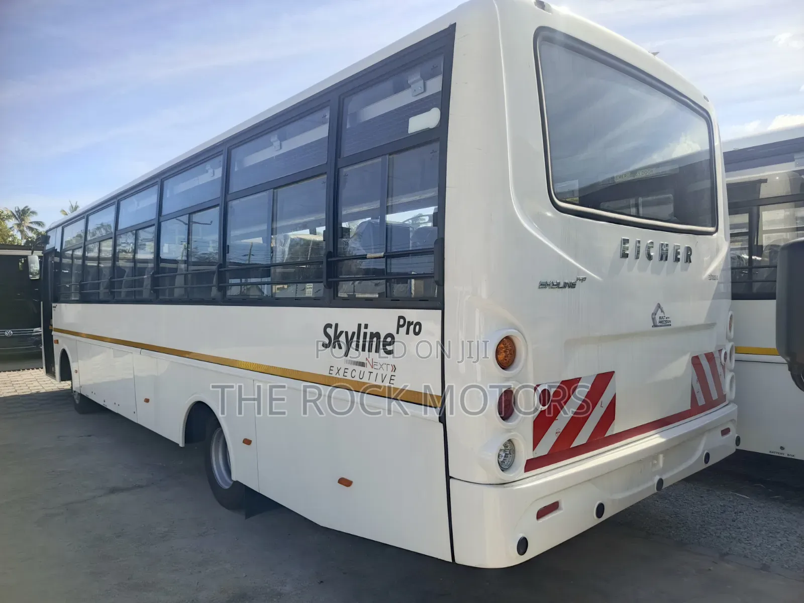 Eicher Skyline Pro 3011 L 2026 White