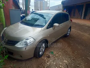 Nissan Tiida 2012 Brown