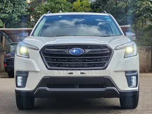 Subaru Forester Premium 2022 White
