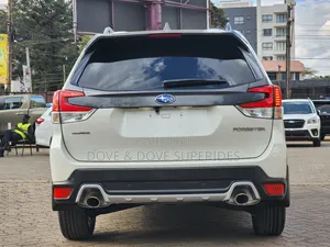 Subaru Forester Premium 2022 White