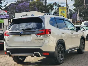Subaru Forester Premium 2022 White