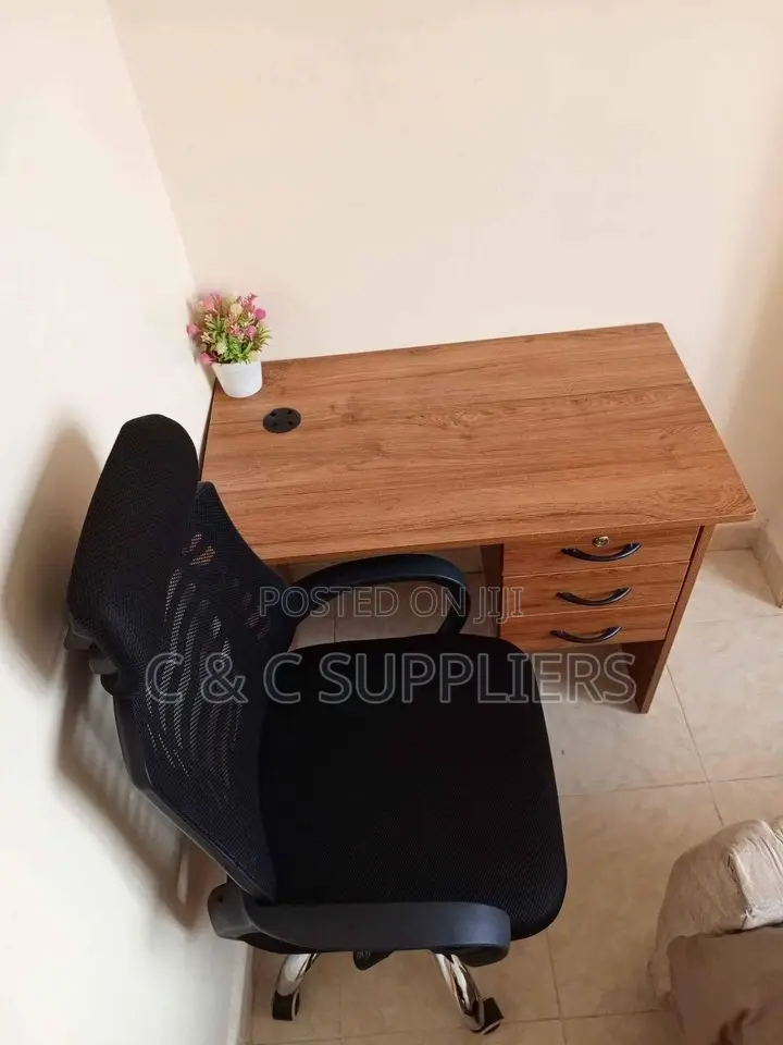 1.0m Clerical Desk Headrest Chair