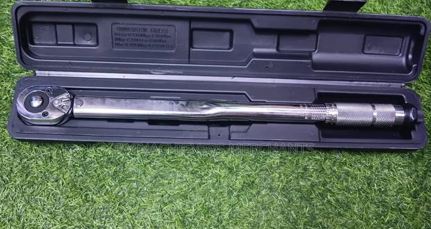 Micrometer Adjustable Click-Type Torque Wrench 1/2'(28-210Nm)