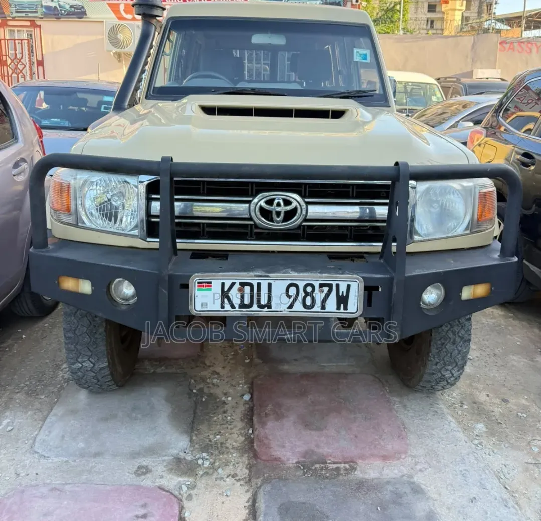 Toyota Land Cruiser 2018 Gray