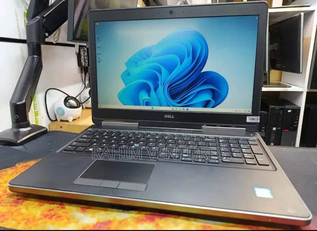 Laptop Dell Inspiron 15 7520 8GB Intel Core i5 SSD 256GB