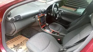 Mercedes-Benz C180 2004 Maroon
