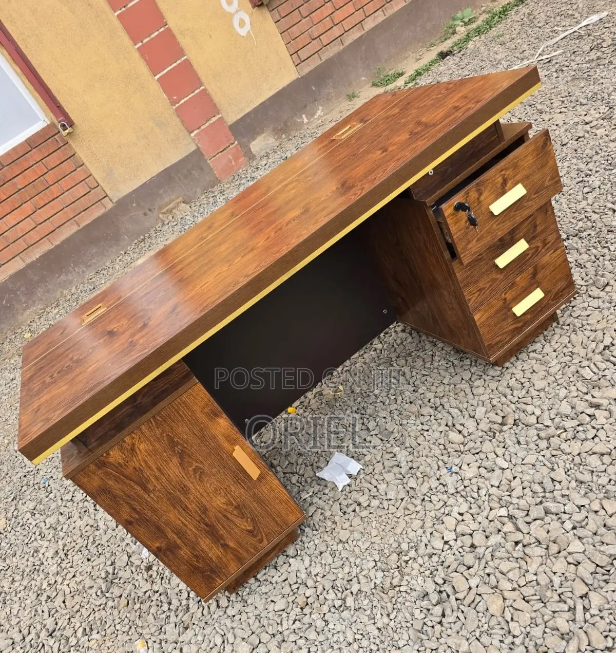 1400mm Executive Office Desk Kenya – Modern Spacious Workstation