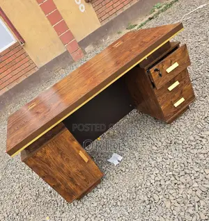 1400mm Executive Office Desk Kenya – Modern Spacious Workstation