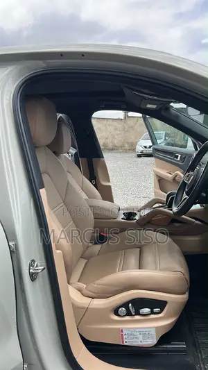 Porsche Cayenne Base AWD 2020 Beige