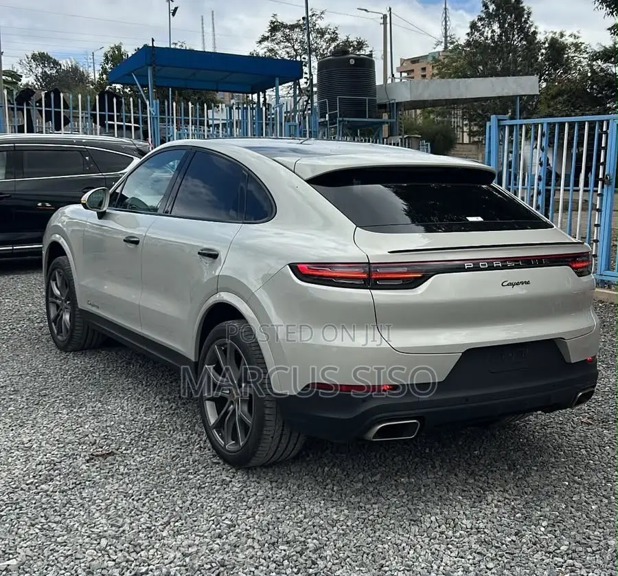 Porsche Cayenne Base AWD 2020 Beige