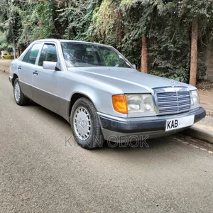 Mercedes-Benz 200E 1990 Silver