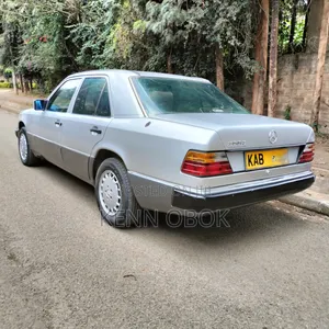 Mercedes-Benz 200E 1990 Silver