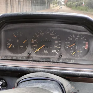 Mercedes-Benz 200E 1990 Silver
